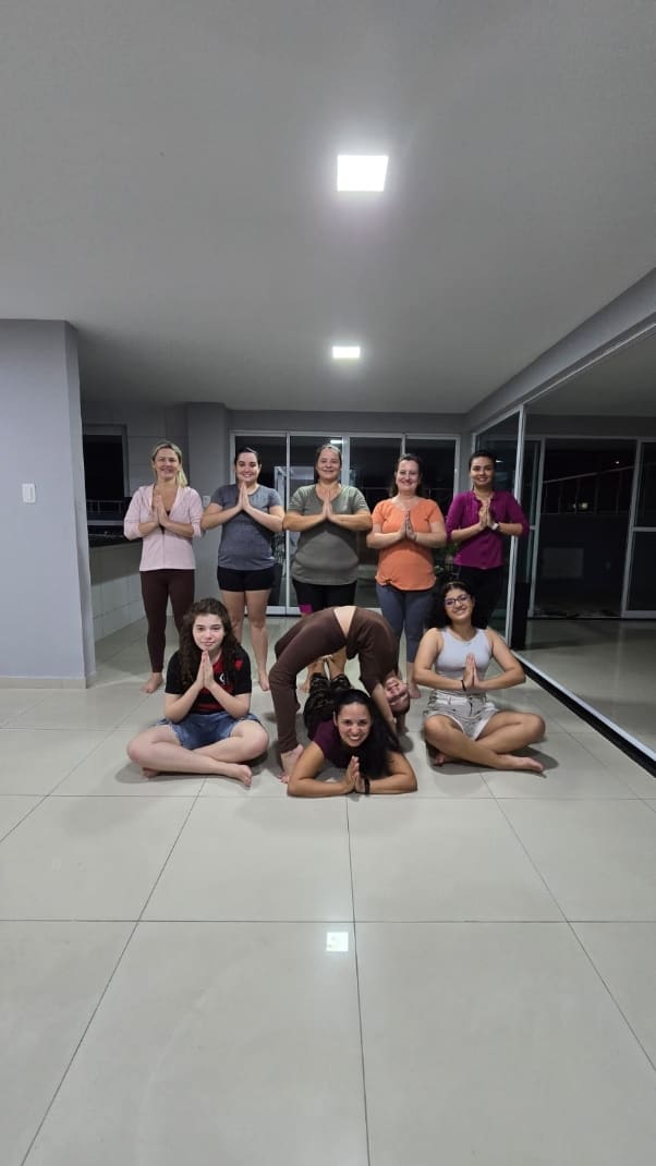 Prática de Yoga em grupo